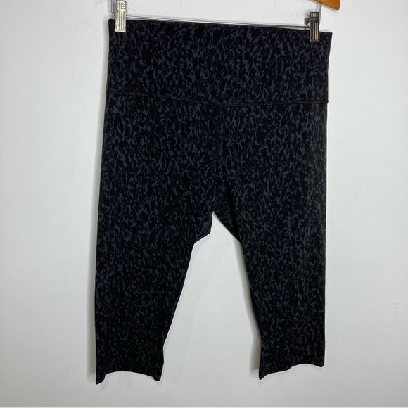 Lululemon black animal print leggings knee length below the knee size 12 - Picture 1 of 7